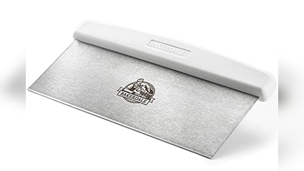 Best Bench Scraper For Icing Cakes